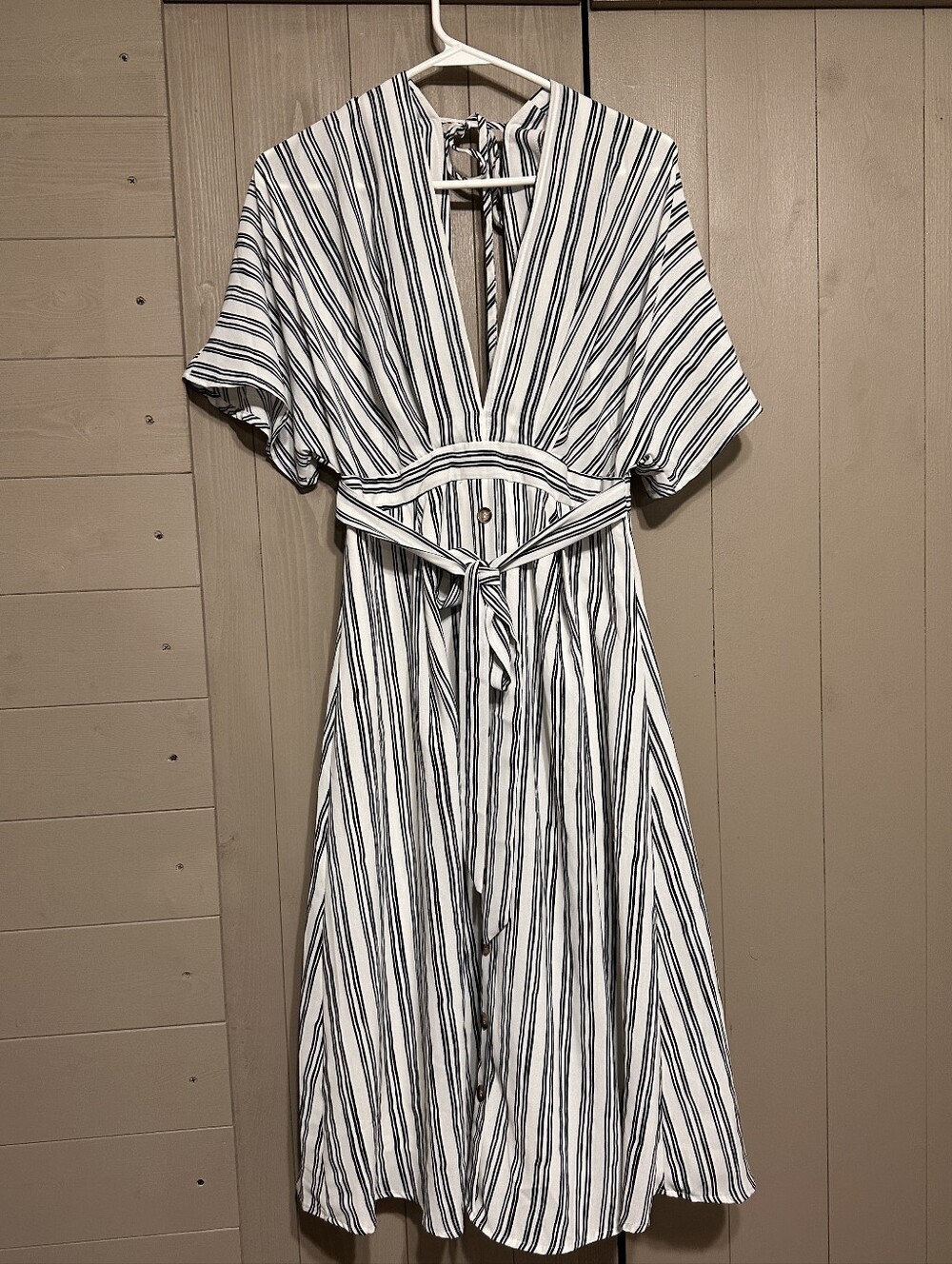She + Sky Midi Nwts Striped V-Neck Tie-Waist Midi Dress - White & Navy